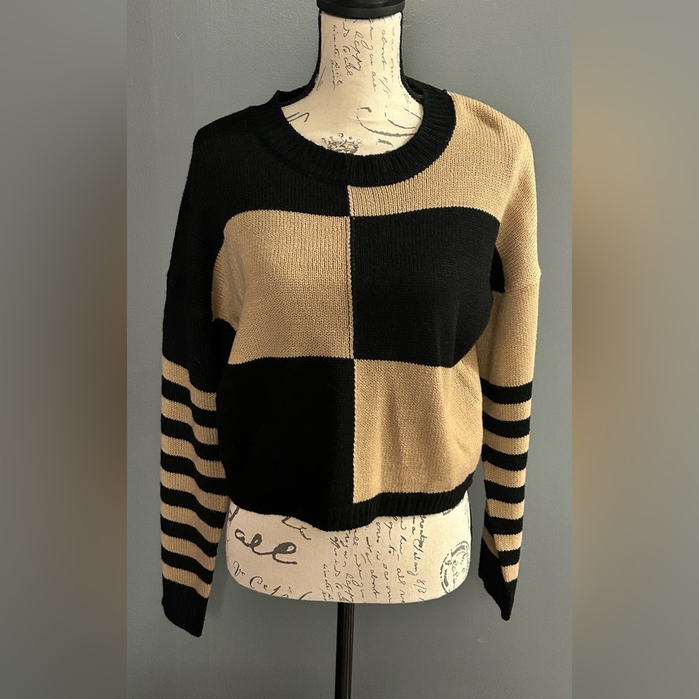 Colorblock Crewneck Sweater in Black & Beige